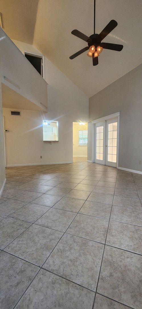 Building Photo - 4BR/2.5BA Home in Desirable Northridge Com...