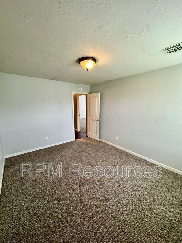 Building Photo - 8205 NW 83rd Terrace