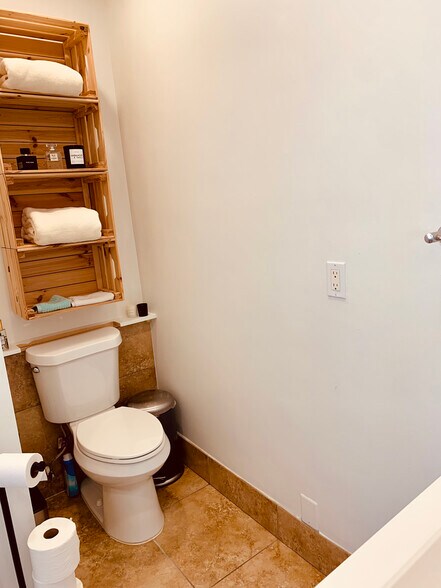 bathroom - 411 SW 19th St
