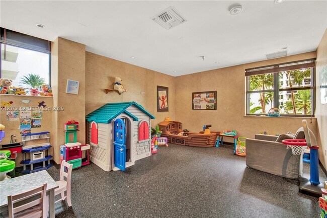 Building Photo - 5757 Collins Ave