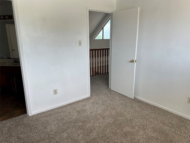 Building Photo - 3654 Palm Grove Dr