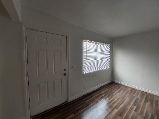 Building Photo - Upstairs 2BD/1.5BA Condo with Washer/Dryer...