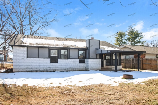 Building Photo - 407 W 35th Pl