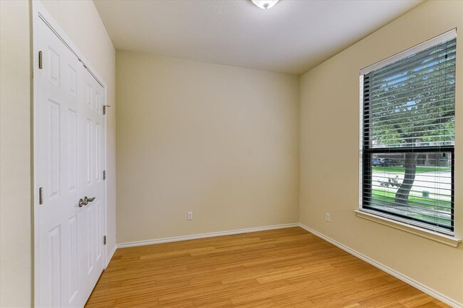 Building Photo - 2113 Golden Arrow Ave