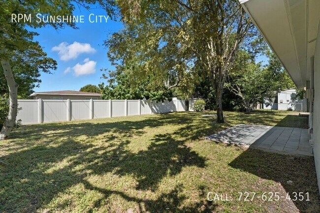 Building Photo - 1713 Valencia Dr E