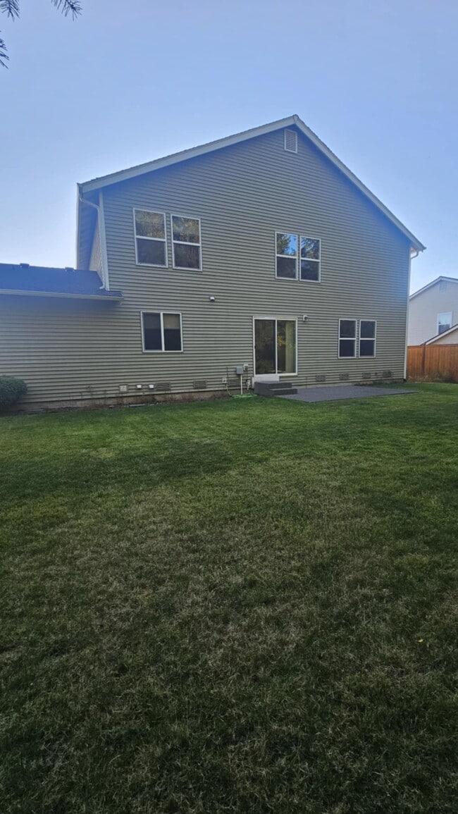 Building Photo - 1562 Packwood Ave