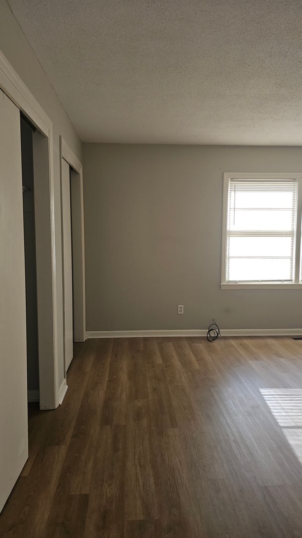 Building Photo - 2214 Jerry Jones Dr