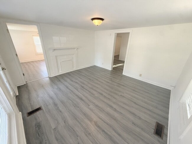 Building Photo - Charming, spacious 3-Bedroom Home in Central Columbia