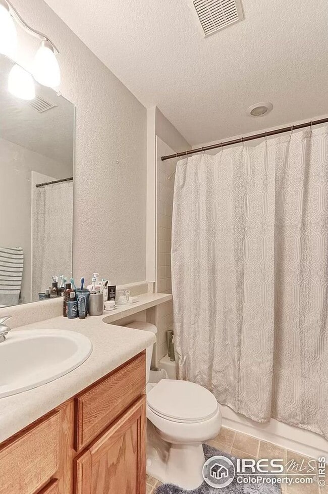 Building Photo - Must see paired home in Coal Creek