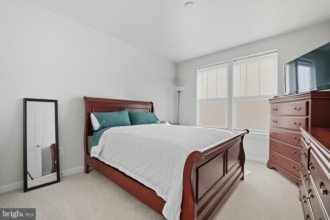 Building Photo - 707 Thomas Ln