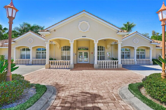 Building Photo - 4458 Corso Venetia Blvd