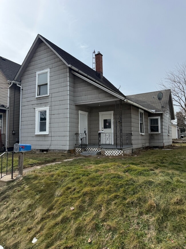 Building Photo - 1507 Stark Ave SW