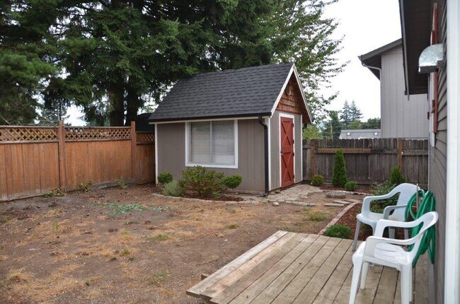 Building Photo - Completely Renovated Cottage in Crown Park...