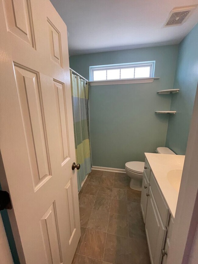 Building Photo - Lovely 3 Bedroom 2.5 bath Home in Bridges Estates, walking distance to Bridgeway Station!!