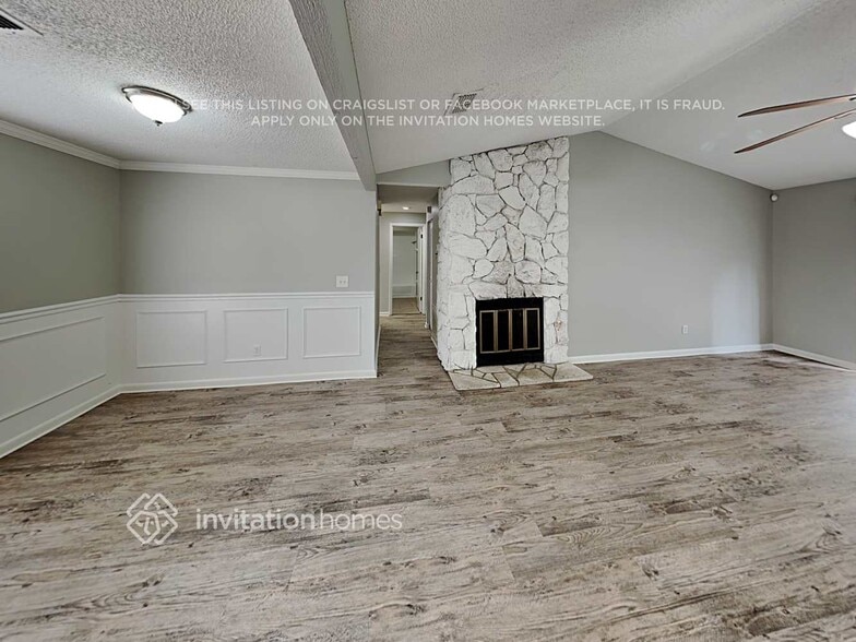 Building Photo - 10393 Arrow Lakes Dr E