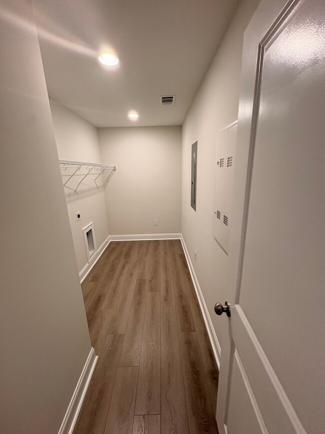 Building Photo - 114 Alva Ct