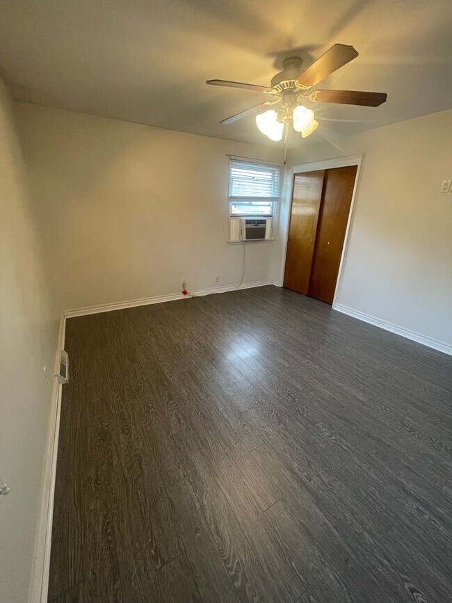 Building Photo - Available now 2 bed 1 bath Audobon / Shadle area