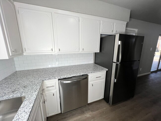 Building Photo - 134 NE Fullerton- Hot new listing!