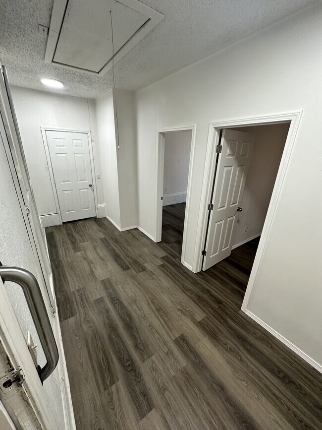 Building Photo - 1100 SW 81st St