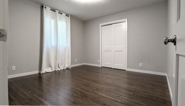 Building Photo - 2621 OAKRIDGE DR SW