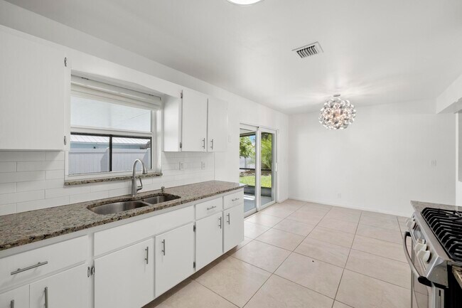Building Photo - 3827 Barkis Ave