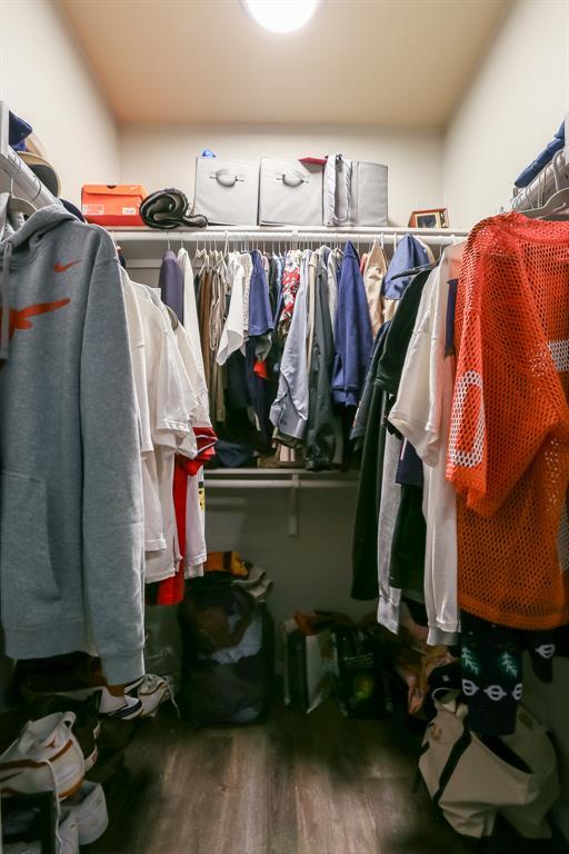 Building Photo - 910 W 25th St