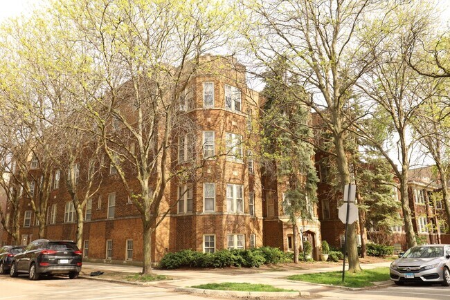 Building Photo - 4871 N Talman Ave