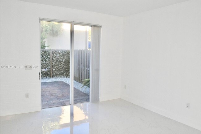 Building Photo - 20733 NE 10th Ct