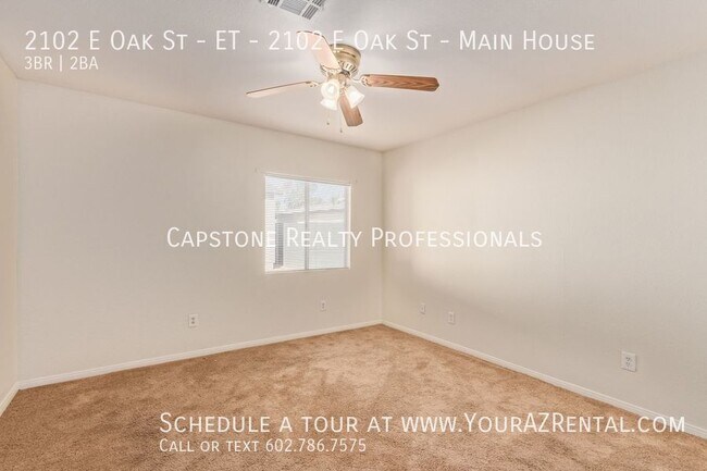 Building Photo - 2102 E Oak St