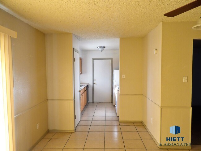 Building Photo - Great move in ready home close to Ft. Bliss