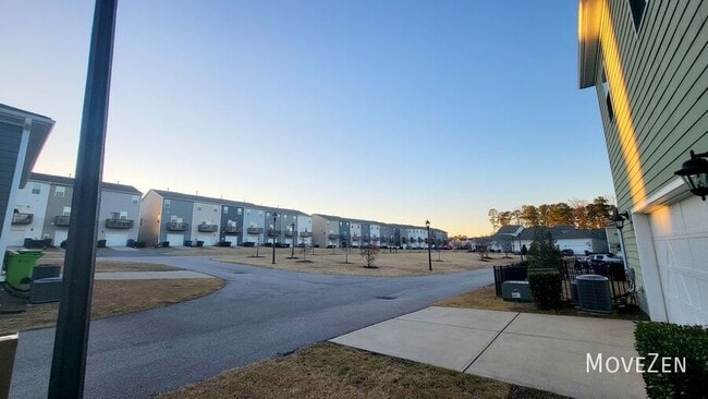 Building Photo - 6605 Truxton Ln