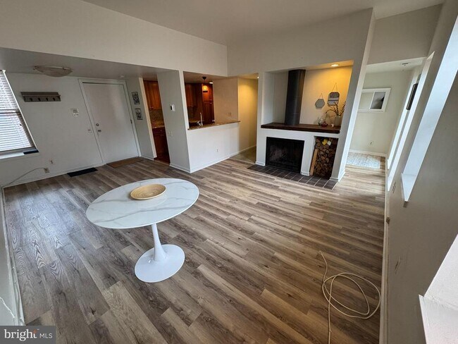 Building Photo - 746 E Passyunk Ave