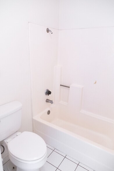Building Photo - 215 Blackfoot Ln