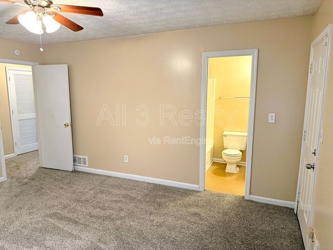 Building Photo - 2140 Meadowview Ct SE