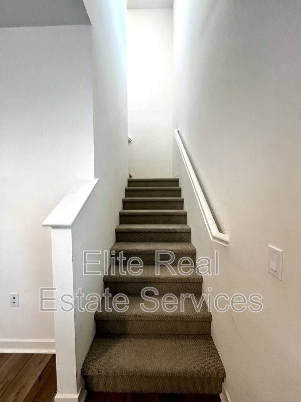 Building Photo - 5465 Seacliff Pl