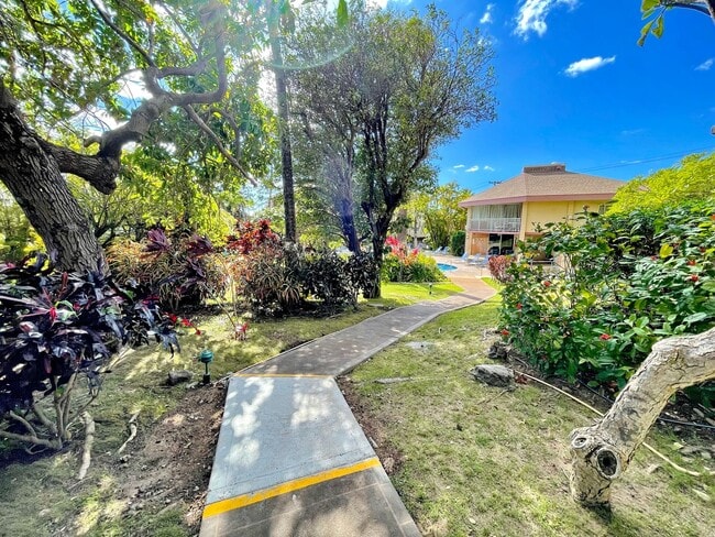 Building Photo - Step into the peaceful and lovingly cared-for 2-bedroom, 2-bath condo in Haleakala Shores — one o...
