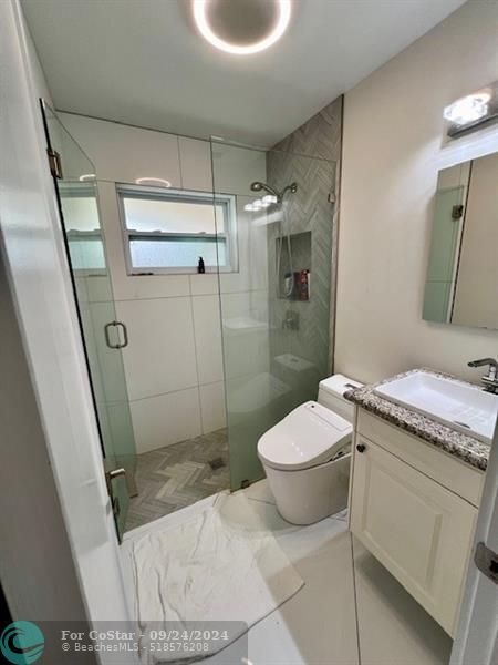 Building Photo - 327 Lancaster St