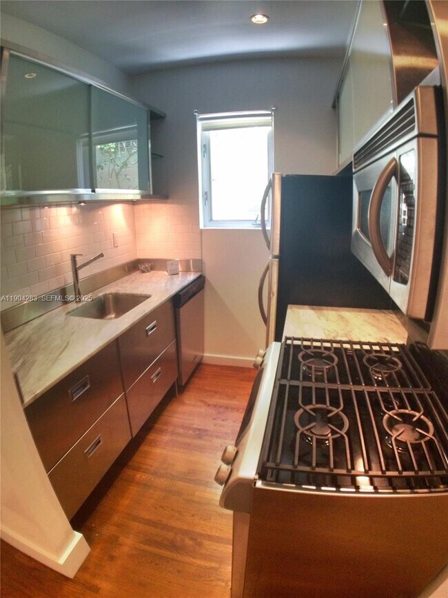 Building Photo - 1751 James Ave