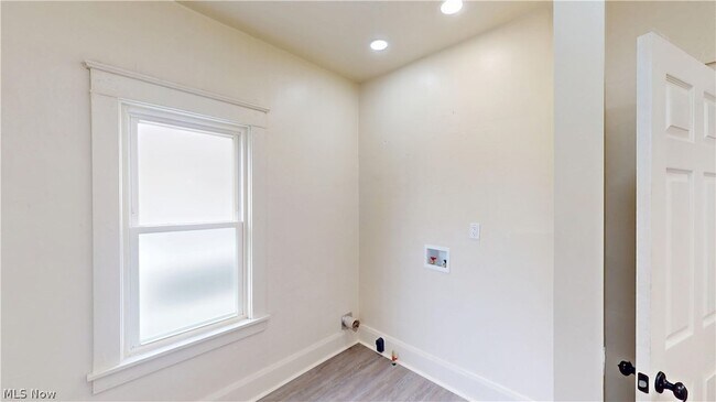 Building Photo - 210 Perry St