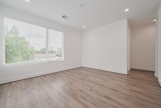 Building Photo - 3510 Hadley St