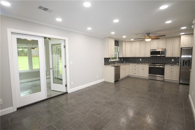 Building Photo - 238 Amour Way SW