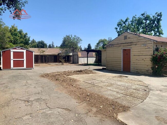 Building Photo - 1385 Ranchita Dr