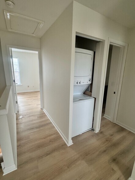 Building Photo - 1496 Artisan Ct