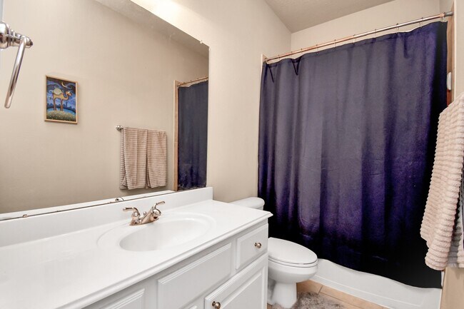 Building Photo - 8030 Crescent Knolls Dr
