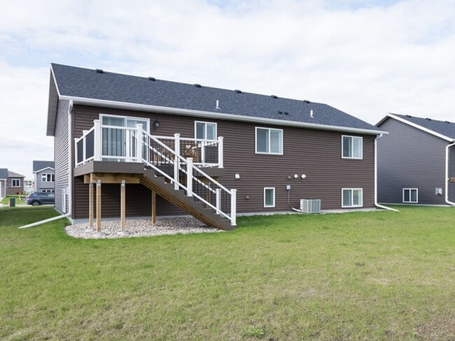 Building Photo - Beautiful 5 Bedroom Single Family Home