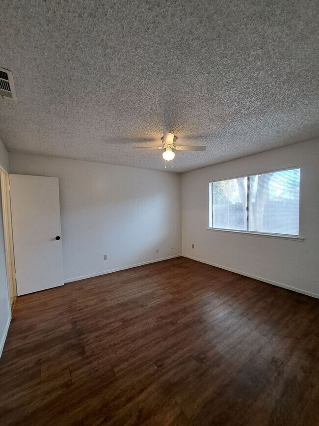 Building Photo - 4090-4094 N. Feland Ave.