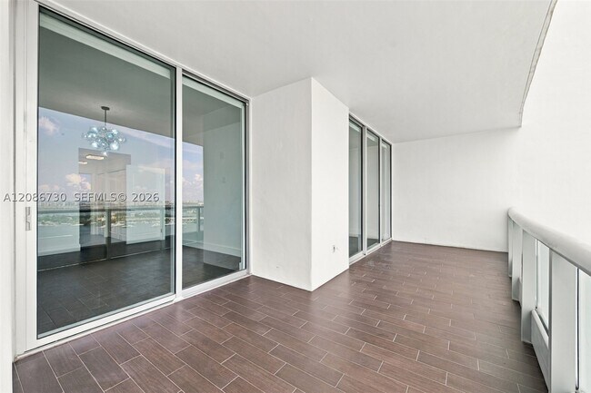 Building Photo - 900 Biscayne Blvd
