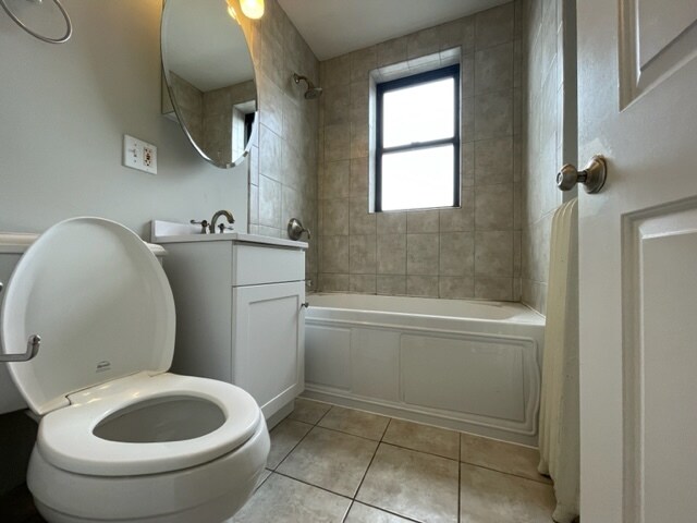 Building Photo - 742 W Addison St