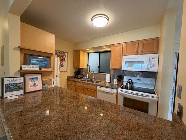 Building Photo - Maalaea Oceanfront Furnished One Bedroom