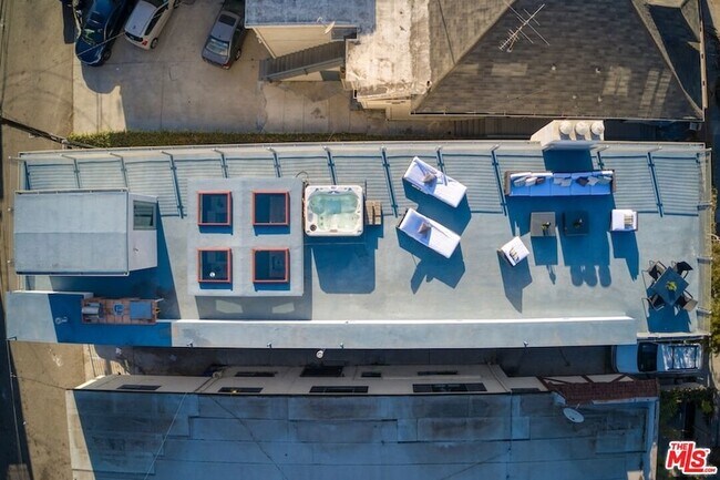 Building Photo - 46 Rose Ave